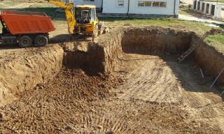 Рытье котлованов под фундамент в Красном Сулине – цена от 2552 руб. за м3 | 2Землекопа-Крл