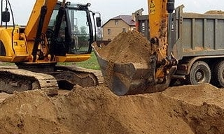 Выкопать яму экскаватором в Красном Сулине от 919 руб. - 2Землекопа-Крл